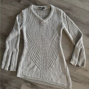 Elegant V-Neck Sweater in Light Gray